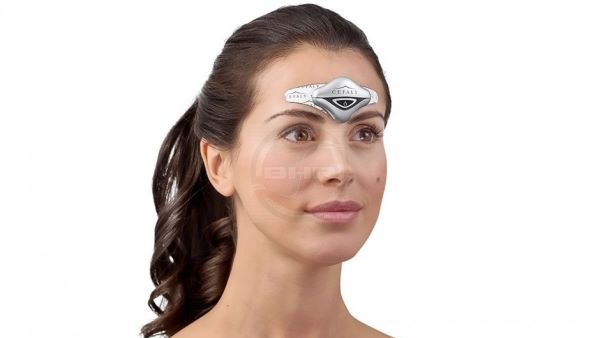 A woman with the Cefaly Dual device for migraine on her forehead